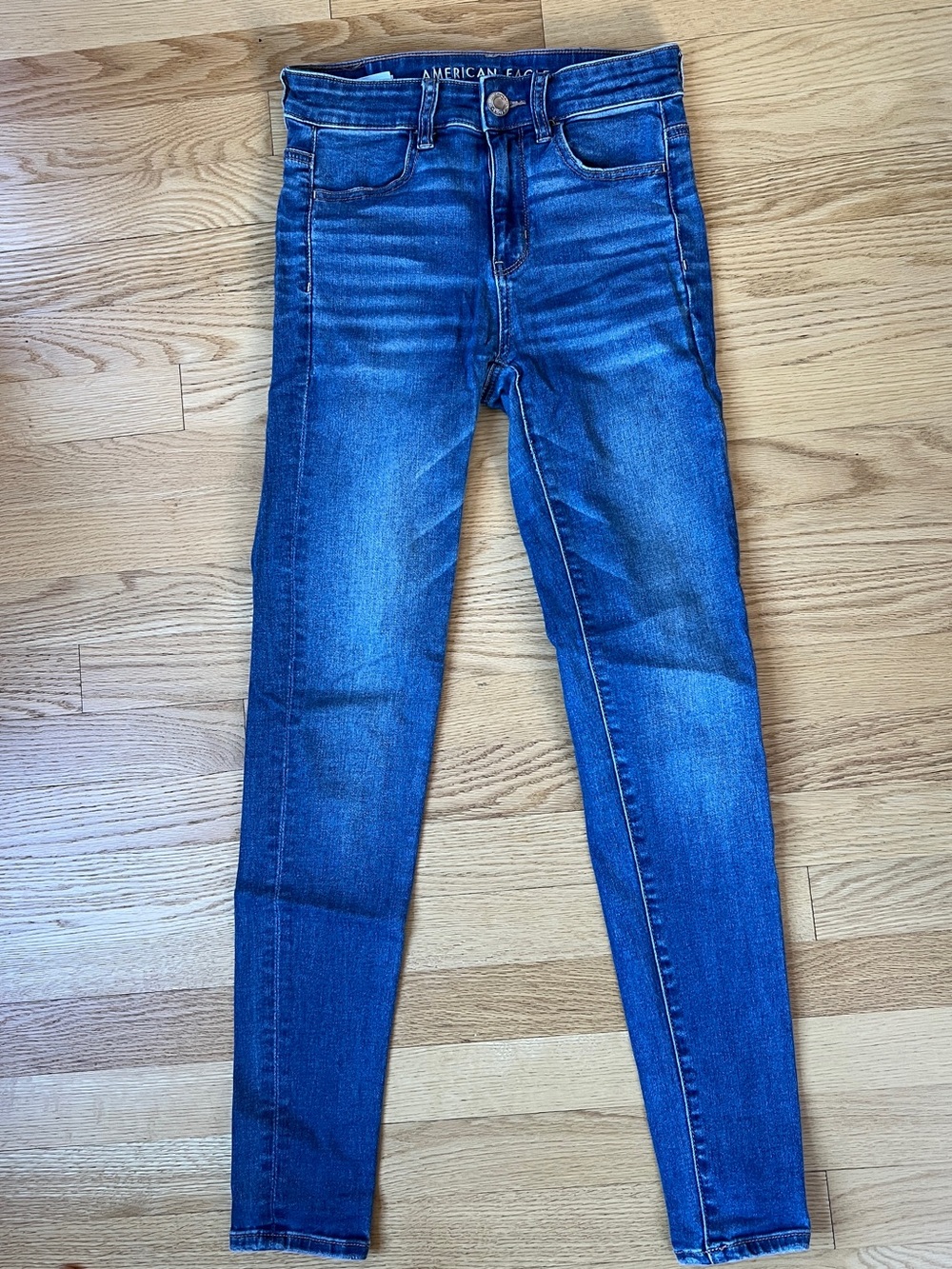 AMERICAN EAGLE High-Waisted Stretch Skinny Jeans | Medium Wash | Size 2 Regular
